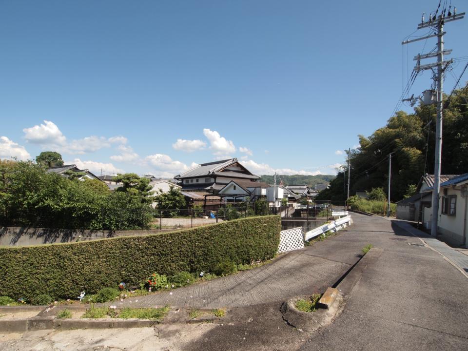 【前面道路含む現地写真】